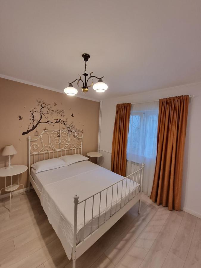 Apartments In The Aviatiei Area On Букурещ Екстериор снимка