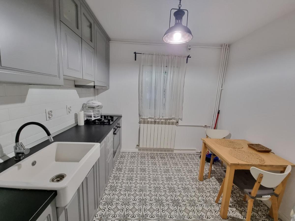 Apartments In The Aviatiei Area On Букурещ Екстериор снимка